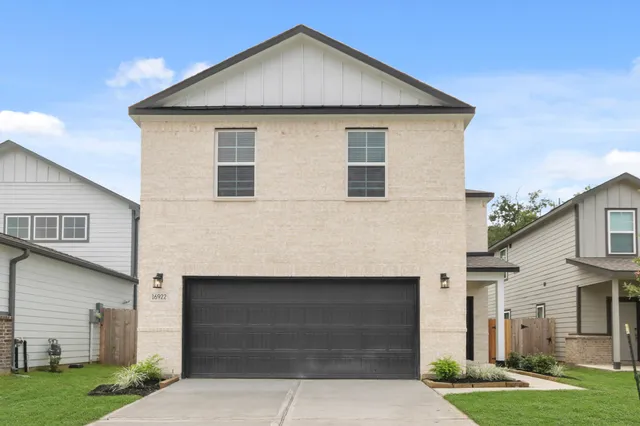 $279,900 | 16922 Needlepoint Drive, Conroe, TX 77302