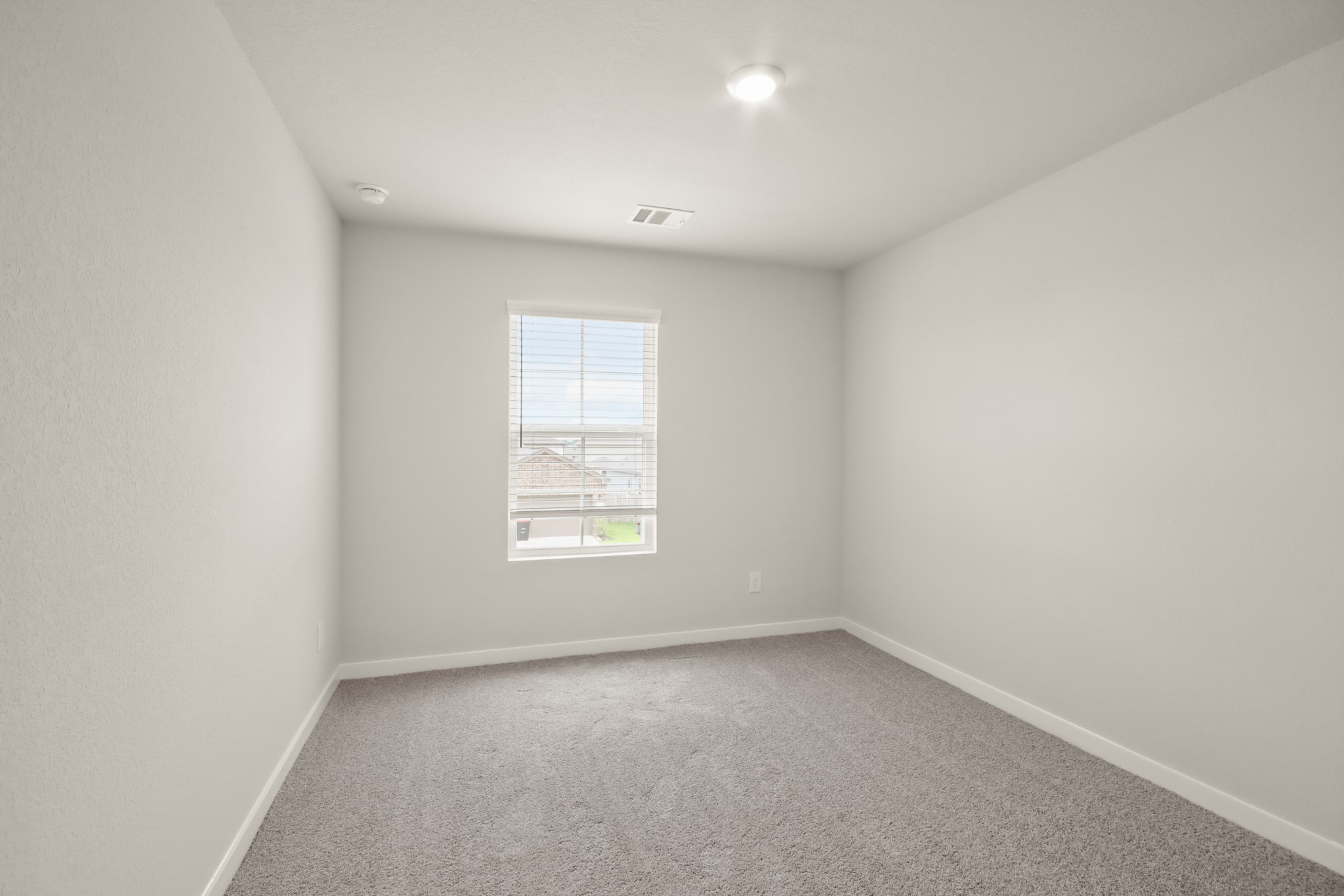 16922 Needlepoint Drive Conroe, TX 77302 - Photo 19 of 31 an empty room with a window