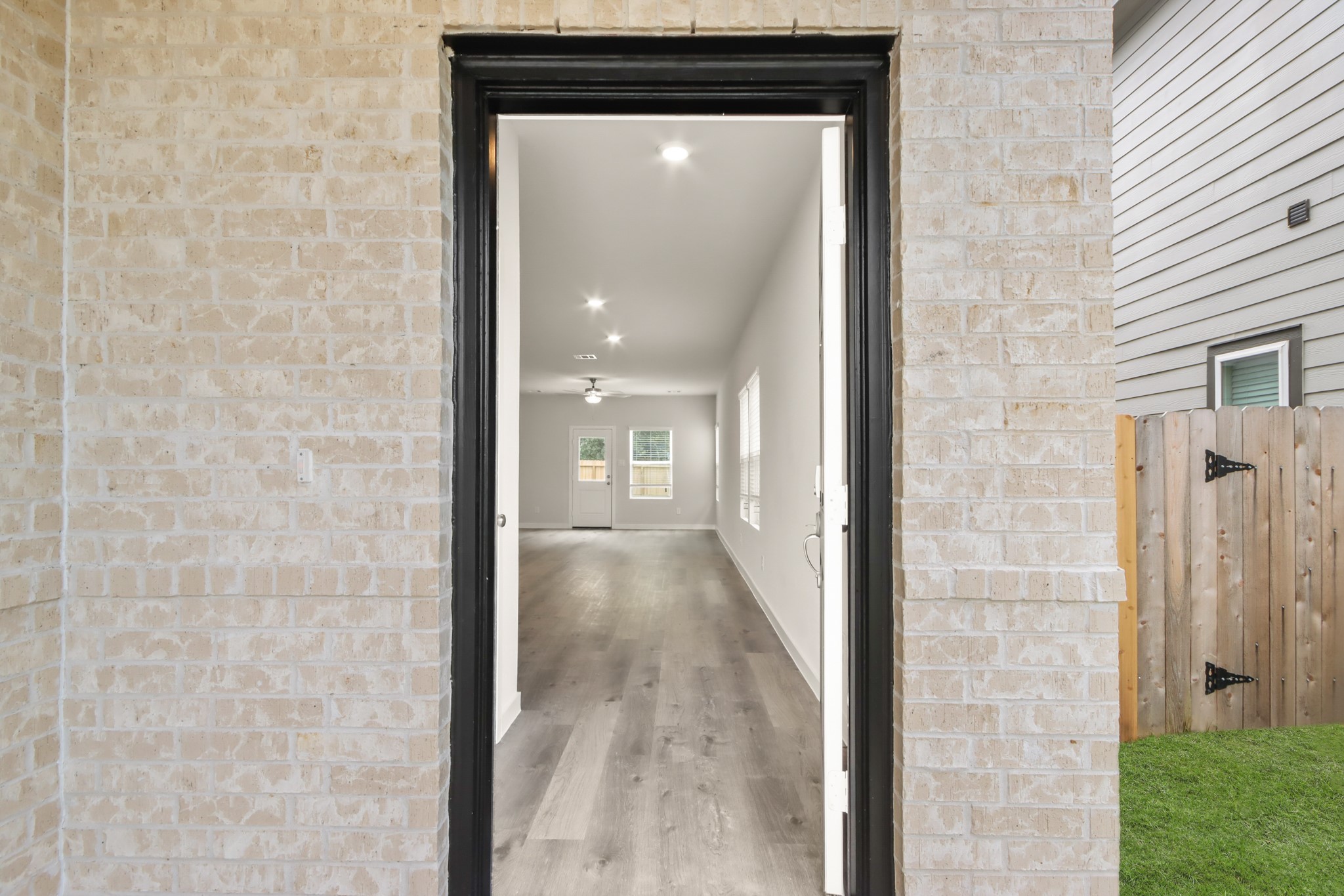 16922 Needlepoint Drive Conroe, TX 77302 - Photo 6 of 31