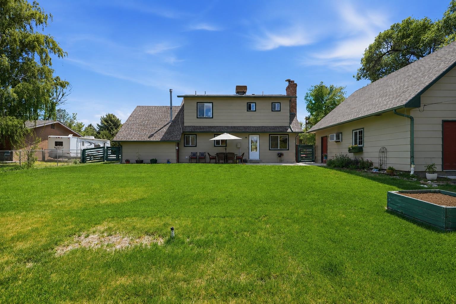 2350 E Road Grand Junction, CO 81507 - Photo 4 of 41 a front view of house with yard and green space