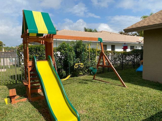 21077 Shady Vista Lane Boca Raton, FL 33428 - Photo 6 of 26 BACKYARD-SIDEYARD PHOTO