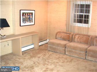 206-8 Moredun Road Philadelphia, PA 19115 - Photo 4 of 12 Guest Room