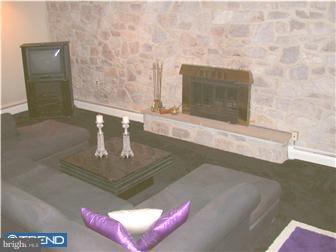 206-8 Moredun Road Philadelphia, PA 19115 - Photo 5 of 12 Family Room