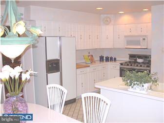 206-8 Moredun Road Philadelphia, PA 19115 - Photo 8 of 12 Kitchen