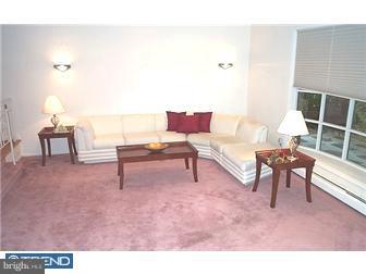 206-8 Moredun Road Philadelphia, PA 19115 - Photo 9 of 12 Living Room