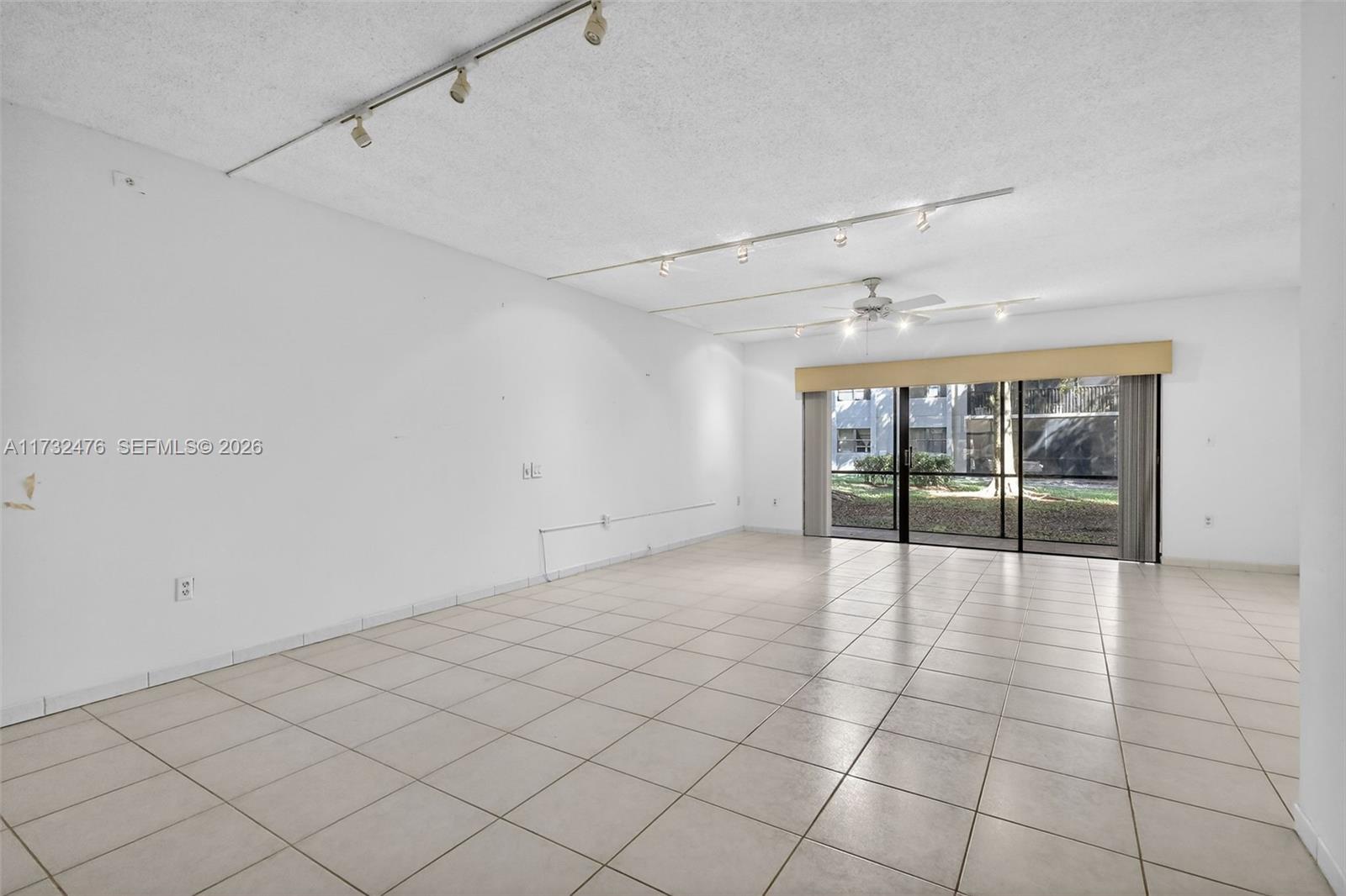 481 Ives Dairy Road, Unit 1054 Miami, FL 33179 - Photo 4 of 36