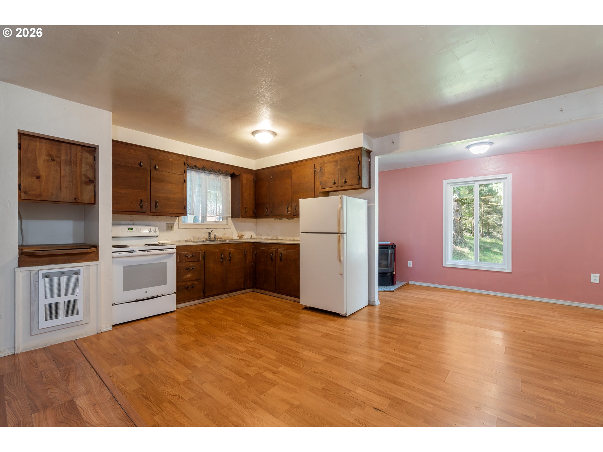 23939 Raze Road Elmira, OR 97437 - Photo 11 of 44 Kitchen