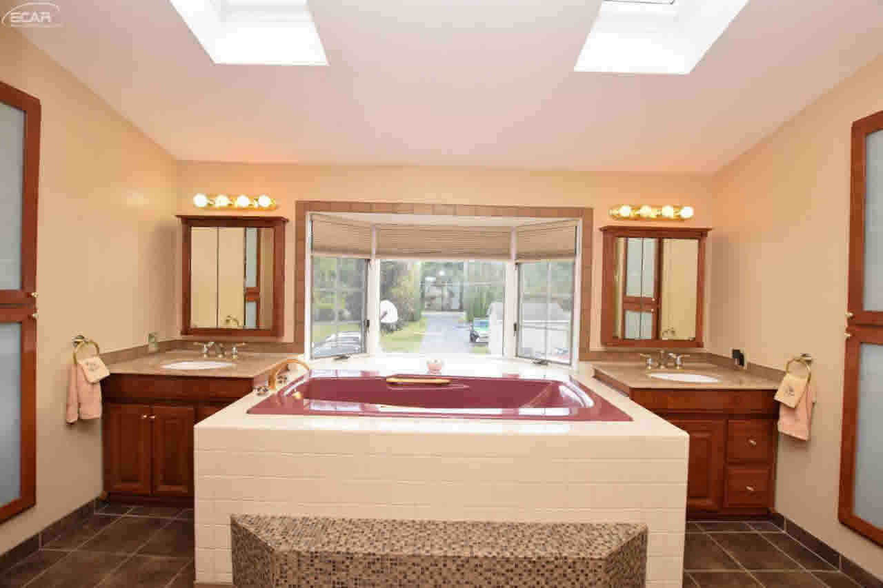 2232 Grove Park Road Fenton, MI 48430 - Photo 17 of 27 21377516-16.JPG