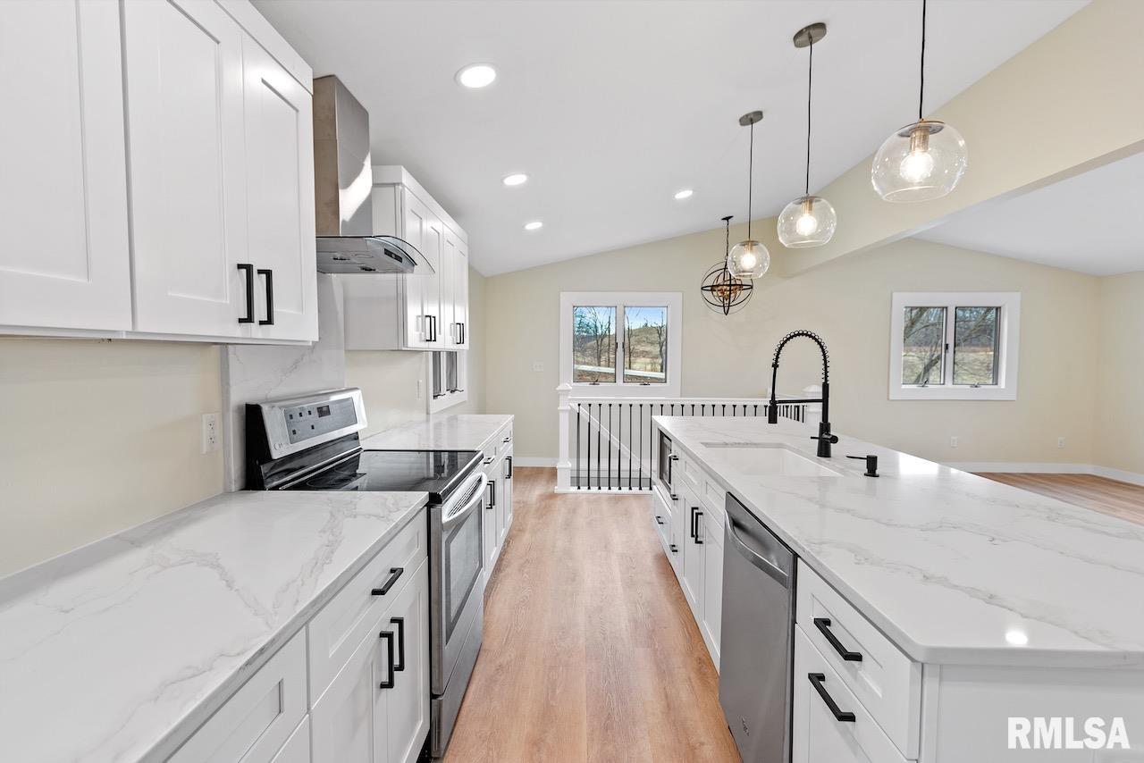 23054 Farmdale Road Washington, IL 61571 - Photo 11 of 39 Gallery Image 11