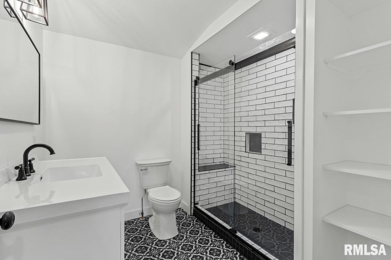 23054 Farmdale Road Washington, IL 61571 - Photo 17 of 39 Gallery Image 17