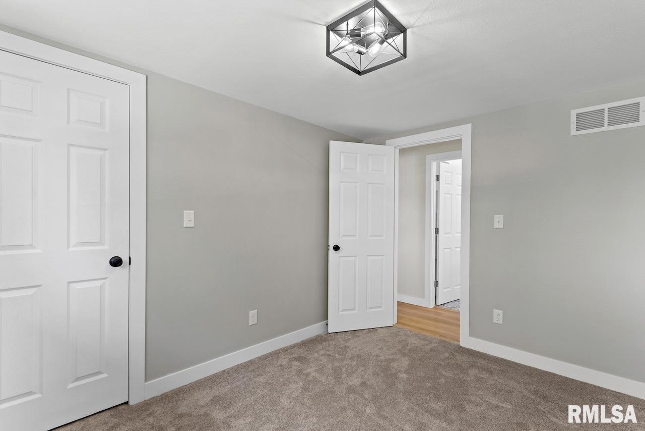 23054 Farmdale Road Washington, IL 61571 - Photo 21 of 39 Gallery Image 21