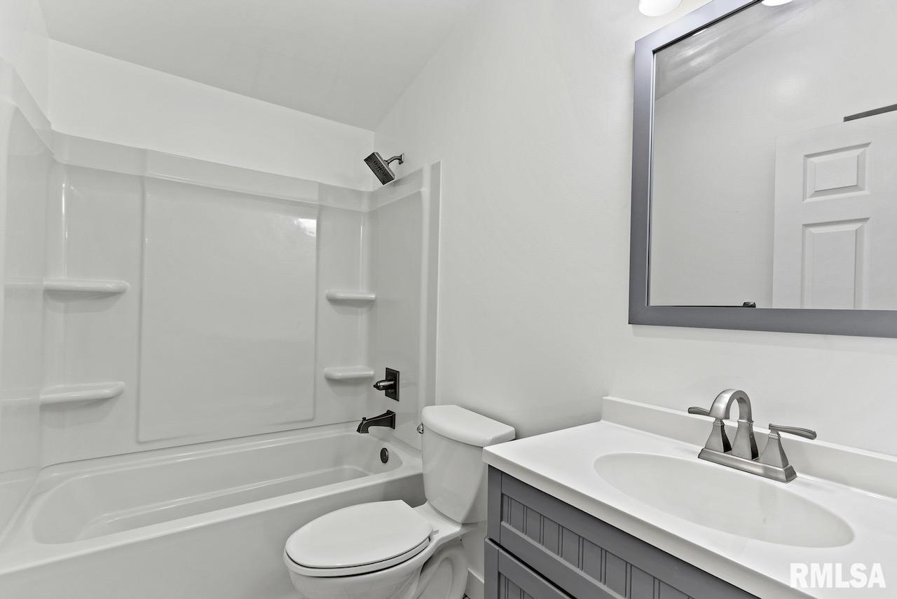 23054 Farmdale Road Washington, IL 61571 - Photo 22 of 39 Gallery Image 22