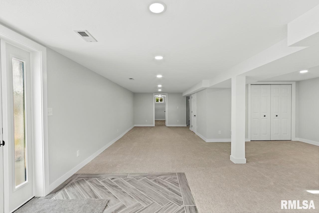 23054 Farmdale Road Washington, IL 61571 - Photo 25 of 39 Gallery Image 25