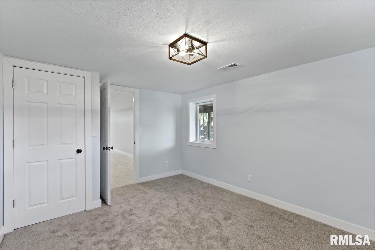 23054 Farmdale Road Washington, IL 61571 - Photo 28 of 39 Gallery Image 28