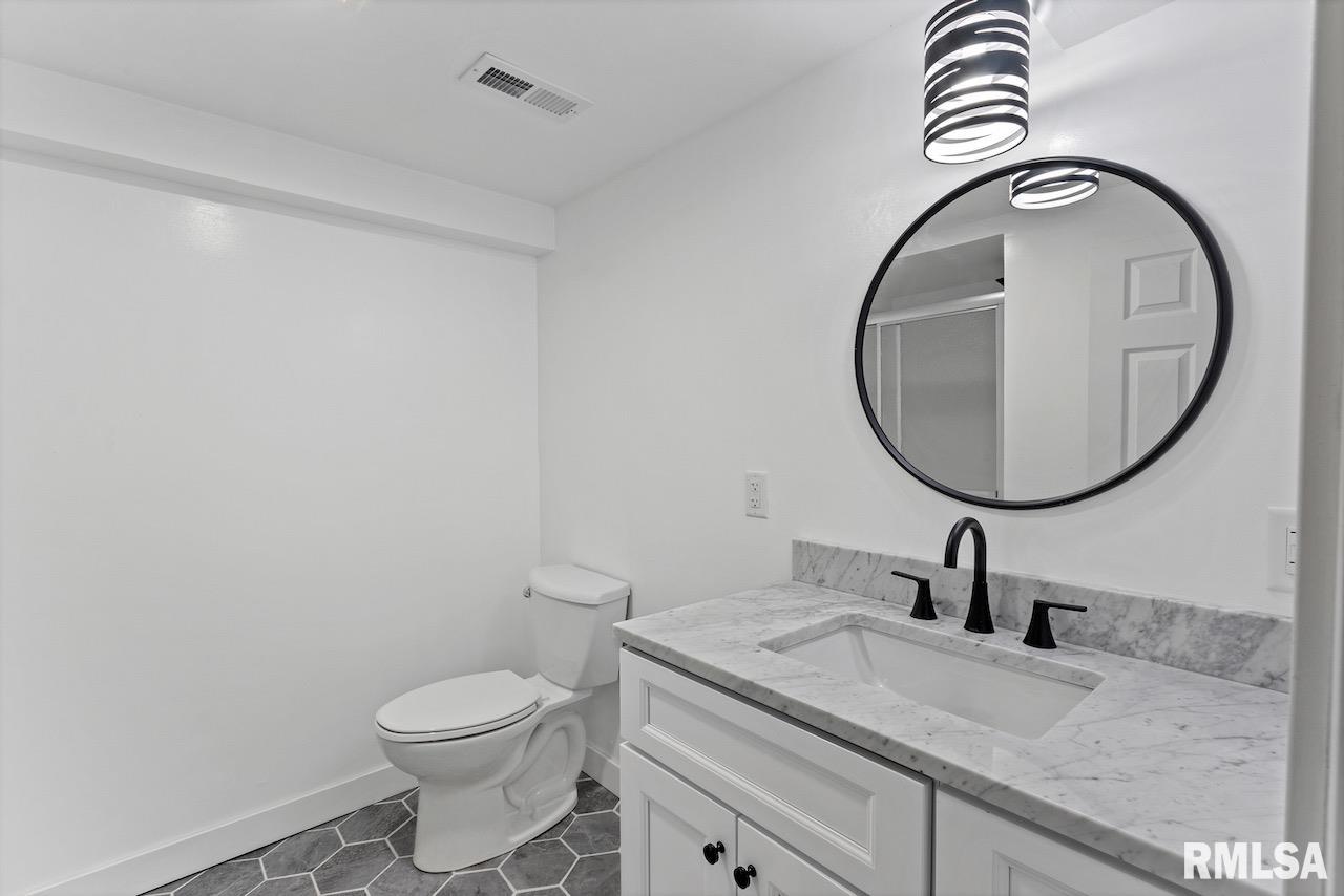 23054 Farmdale Road Washington, IL 61571 - Photo 29 of 39 Gallery Image 29