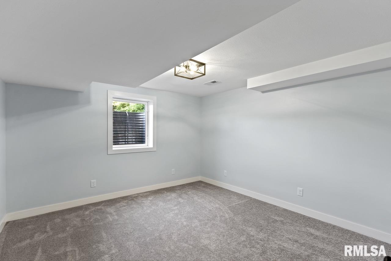 23054 Farmdale Road Washington, IL 61571 - Photo 30 of 39 Gallery Image 30
