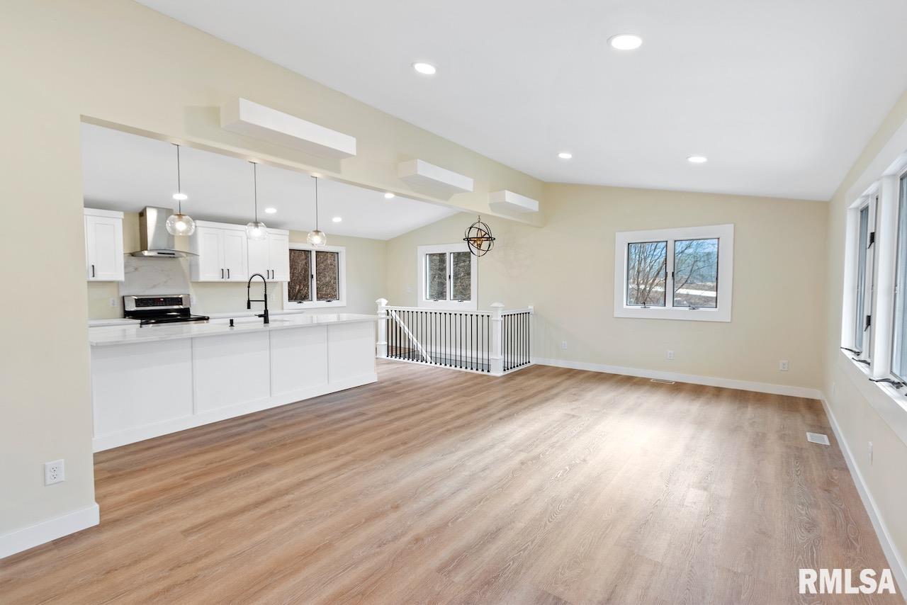 23054 Farmdale Road Washington, IL 61571 - Photo 6 of 39 Gallery Image 6