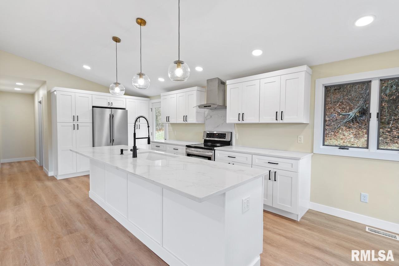 23054 Farmdale Road Washington, IL 61571 - Photo 9 of 39 Gallery Image 9
