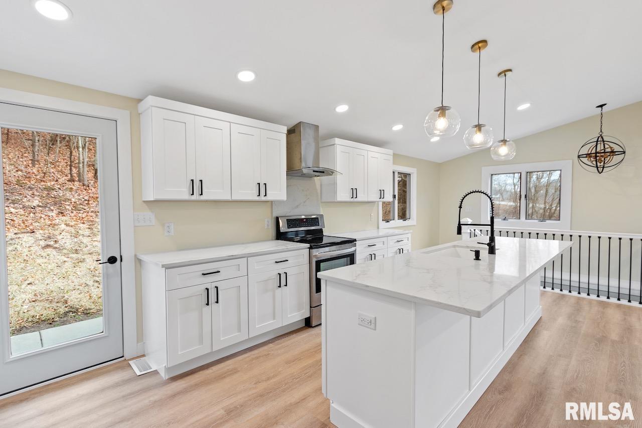 23054 Farmdale Road Washington, IL 61571 - Photo 10 of 39 Gallery Image 10
