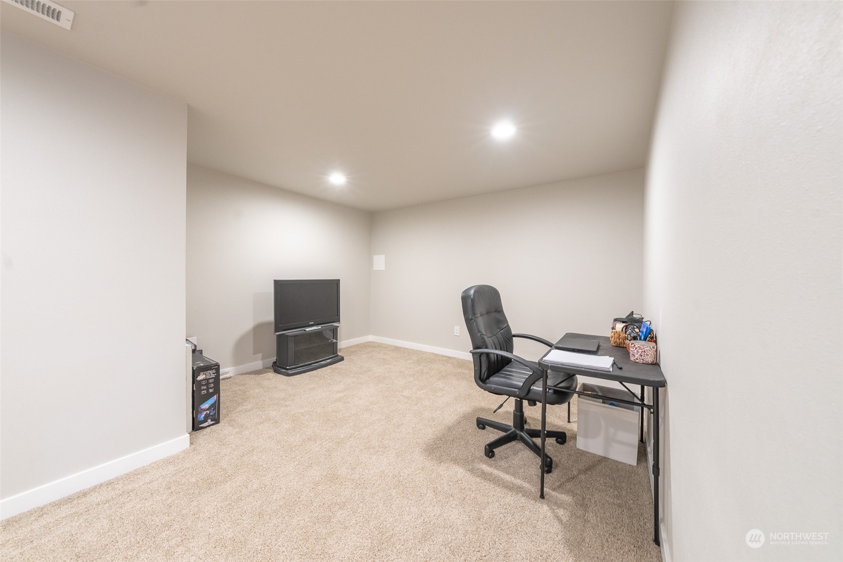 5515 South Bangor Street Seattle, WA 98178 - Photo 24 of 33 a view of a workspace