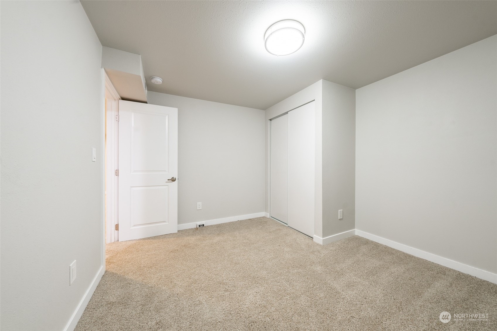 5515 South Bangor Street Seattle, WA 98178 - Photo 31 of 33 an empty room with an entryway