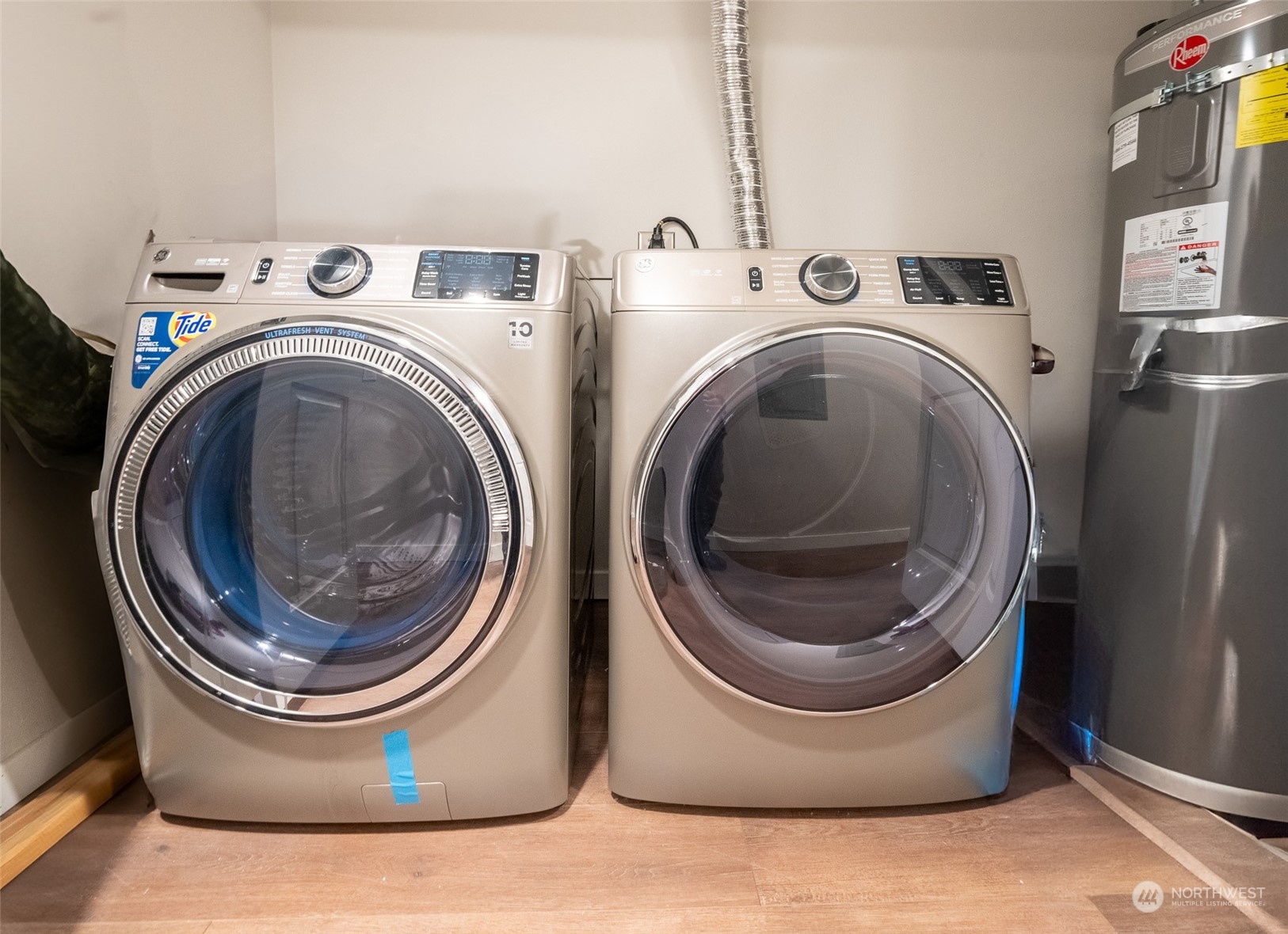 5515 South Bangor Street Seattle, WA 98178 - Photo 32 of 33 a utility room with dryer and washer