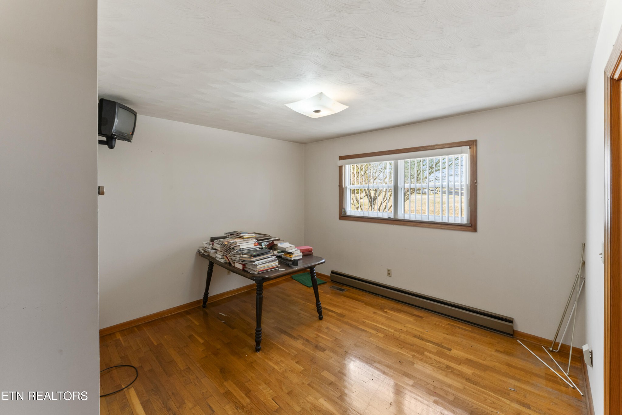 145 Short Street Kingston, TN 37763 - Photo 11 of 29 a workspace with furniture and window