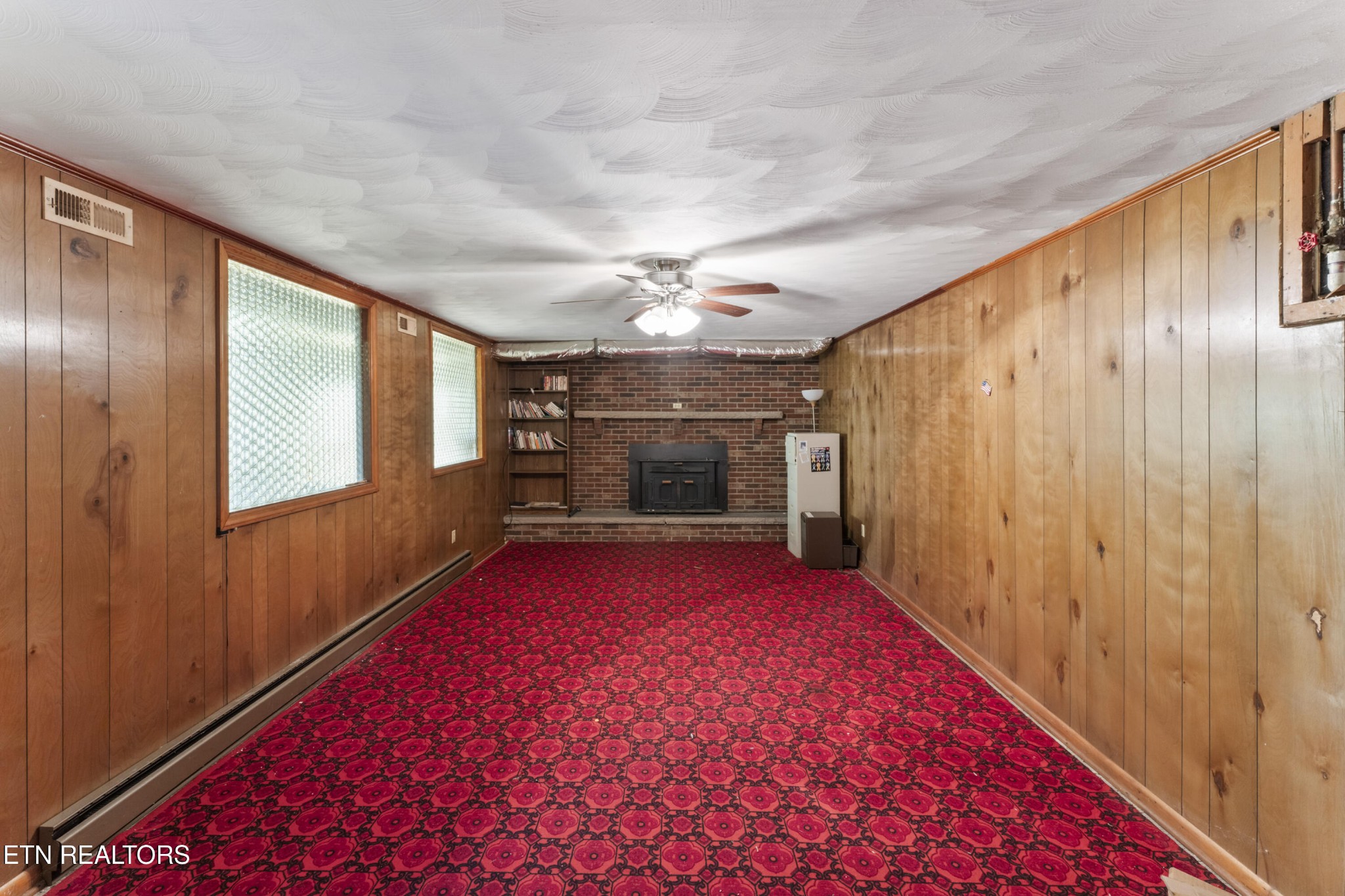 145 Short Street Kingston, TN 37763 - Photo 15 of 29 a view of an empty room with a window