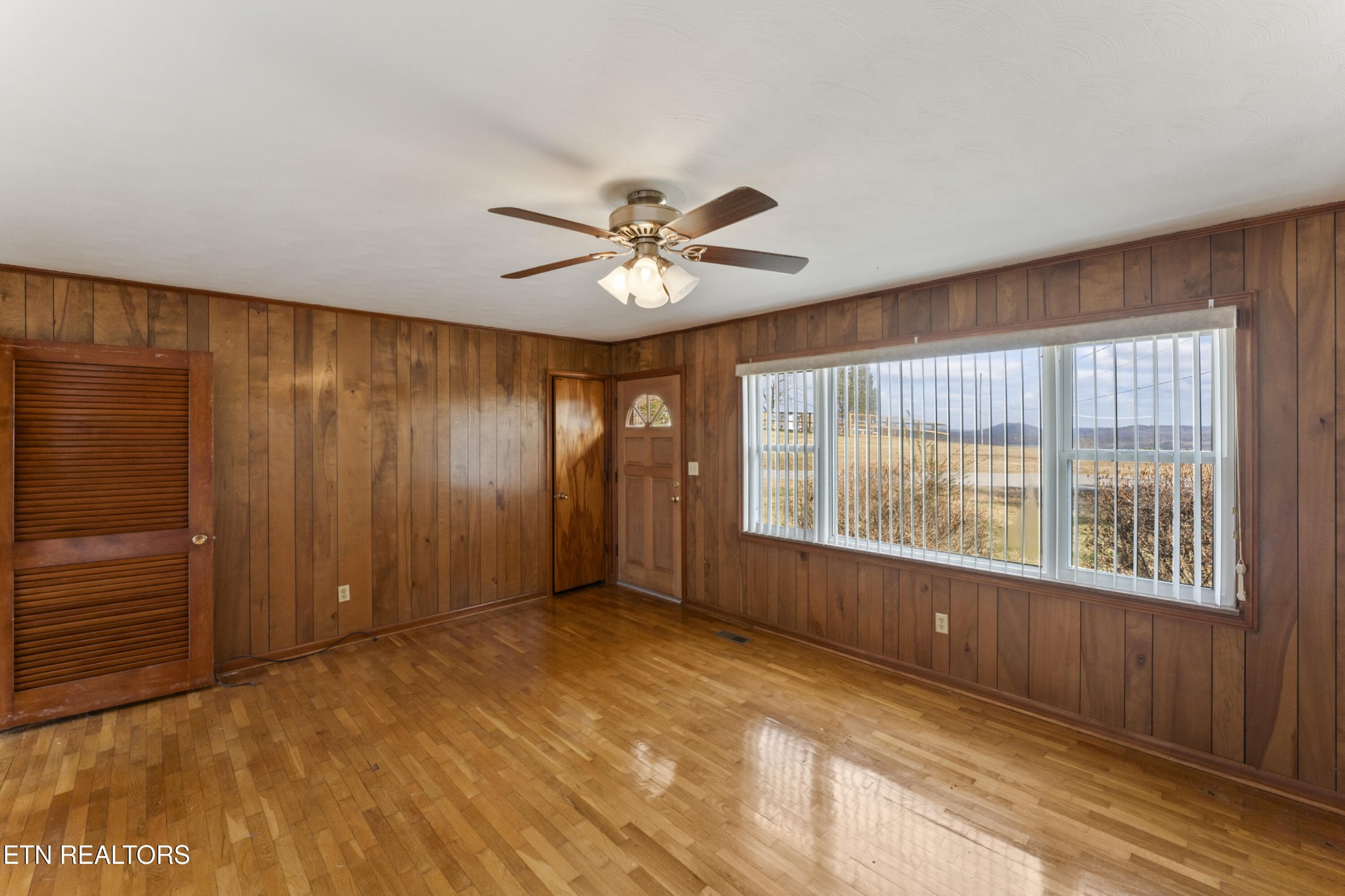 145 Short Street Kingston, TN 37763 - Photo 4 of 29 a view of an empty room with a window