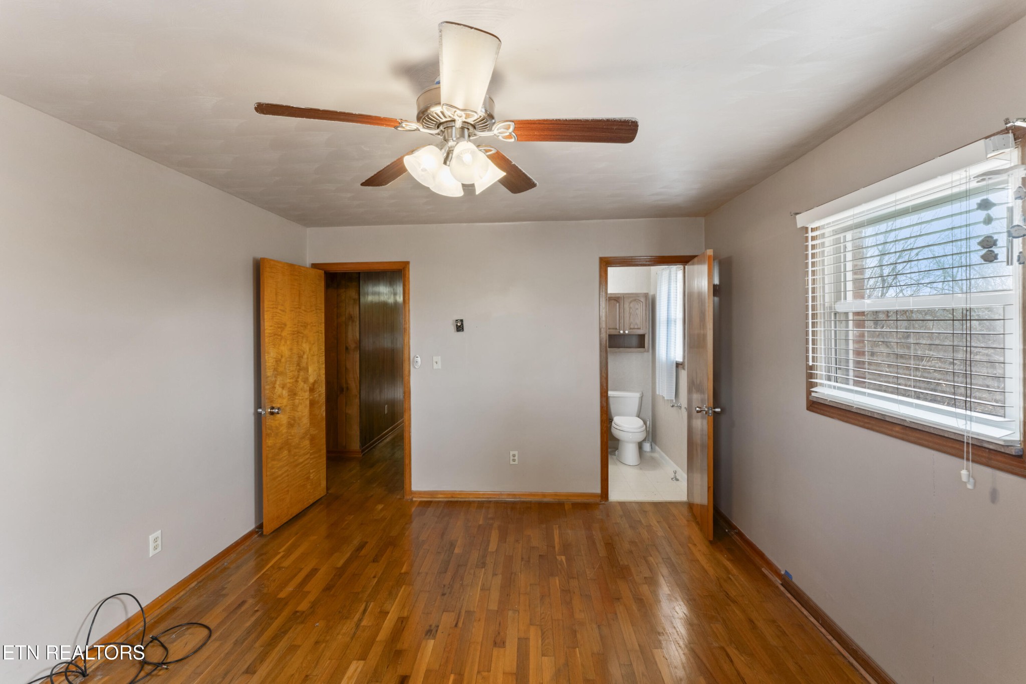 145 Short Street Kingston, TN 37763 - Photo 8 of 29 a view of an empty room with wooden floor and a window