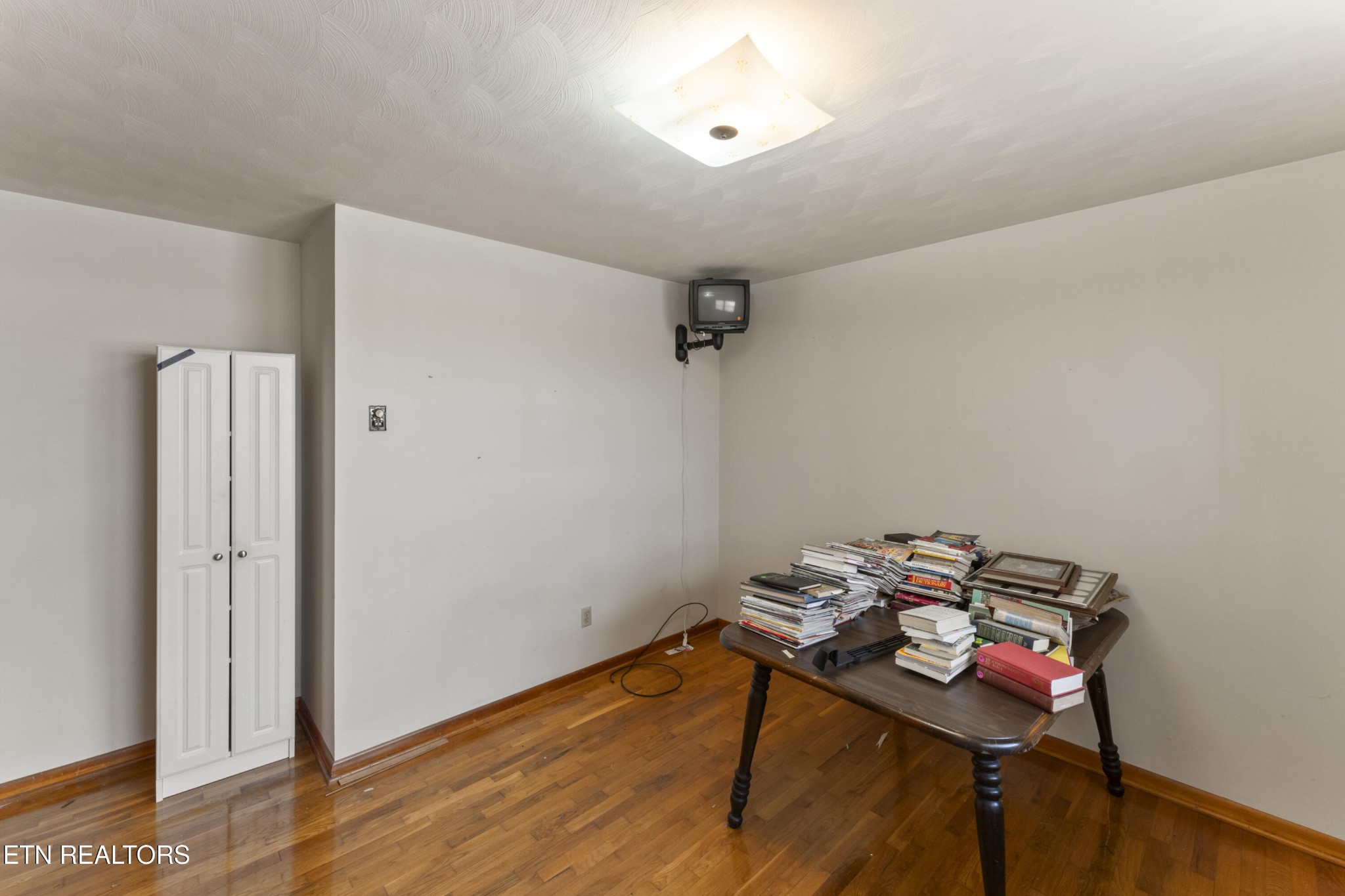 145 Short Street Kingston, TN 37763 - Photo 10 of 29 a view of a room with wooden floor