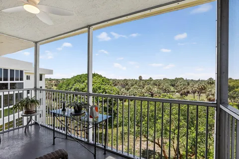 $310,000 | 3960 Oaks Clubhouse Drive, Unit 504, Pompano Beach, FL 33069