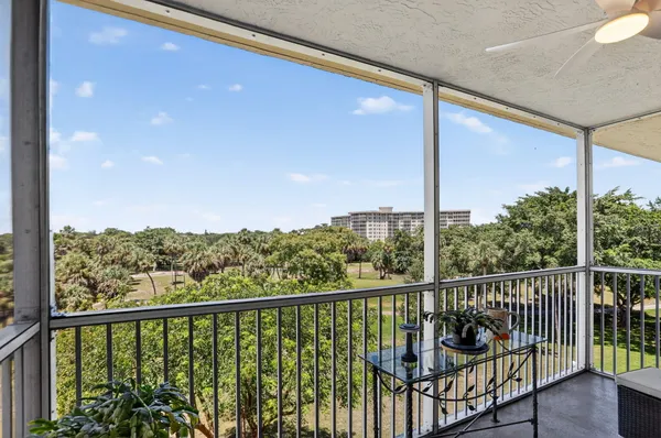 $310,000 | 3960 Oaks Clubhouse Drive, Unit 504, Pompano Beach, FL 33069