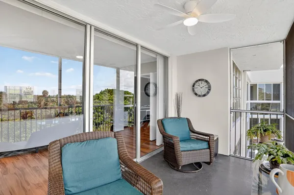 $310,000 | 3960 Oaks Clubhouse Drive, Unit 504, Pompano Beach, FL 33069