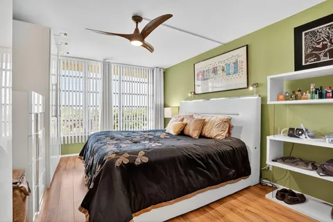 $310,000 | 3960 Oaks Clubhouse Drive, Unit 504, Pompano Beach, FL 33069