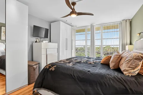 $310,000 | 3960 Oaks Clubhouse Drive, Unit 504, Pompano Beach, FL 33069