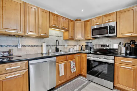 $310,000 | 3960 Oaks Clubhouse Drive, Unit 504, Pompano Beach, FL 33069