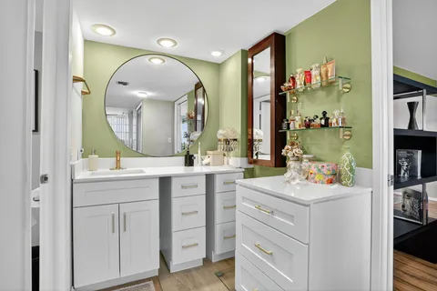 $310,000 | 3960 Oaks Clubhouse Drive, Unit 504, Pompano Beach, FL 33069