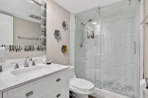 $310,000 | 3960 Oaks Clubhouse Drive, Unit 504, Pompano Beach, FL 33069