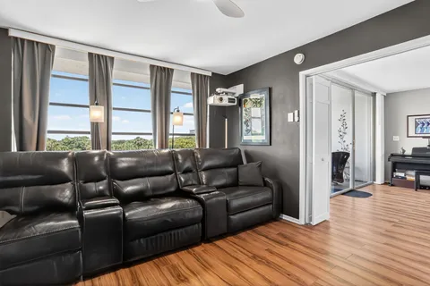 $310,000 | 3960 Oaks Clubhouse Drive, Unit 504, Pompano Beach, FL 33069