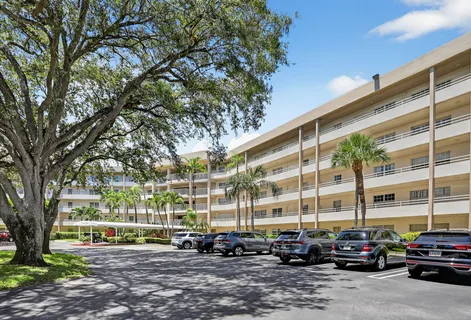 $310,000 | 3960 Oaks Clubhouse Drive, Unit 504, Pompano Beach, FL 33069