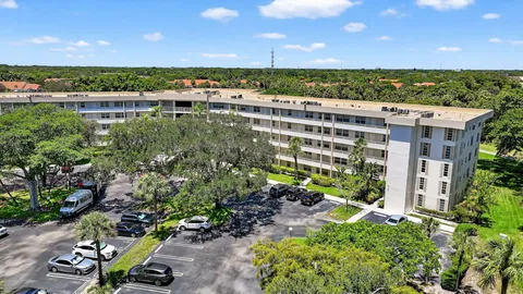 $310,000 | 3960 Oaks Clubhouse Drive, Unit 504, Pompano Beach, FL 33069