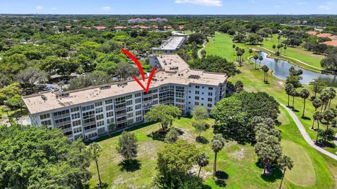 $310,000 | 3960 Oaks Clubhouse Drive, Unit 504, Pompano Beach, FL 33069