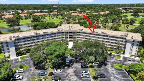 $310,000 | 3960 Oaks Clubhouse Drive, Unit 504, Pompano Beach, FL 33069