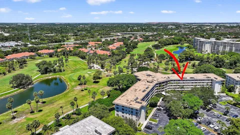$310,000 | 3960 Oaks Clubhouse Drive, Unit 504, Pompano Beach, FL 33069
