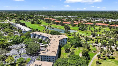 $310,000 | 3960 Oaks Clubhouse Drive, Unit 504, Pompano Beach, FL 33069