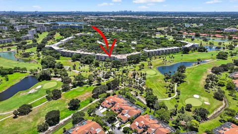 $310,000 | 3960 Oaks Clubhouse Drive, Unit 504, Pompano Beach, FL 33069