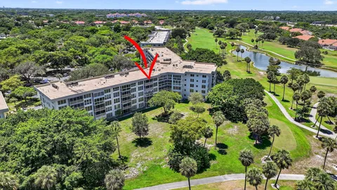 $310,000 | 3960 Oaks Clubhouse Drive, Unit 504, Pompano Beach, FL 33069