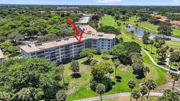$310,000 | 3960 Oaks Clubhouse Drive, Unit 504, Pompano Beach, FL 33069