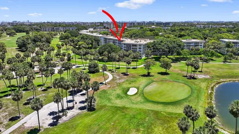 $310,000 | 3960 Oaks Clubhouse Drive, Unit 504, Pompano Beach, FL 33069